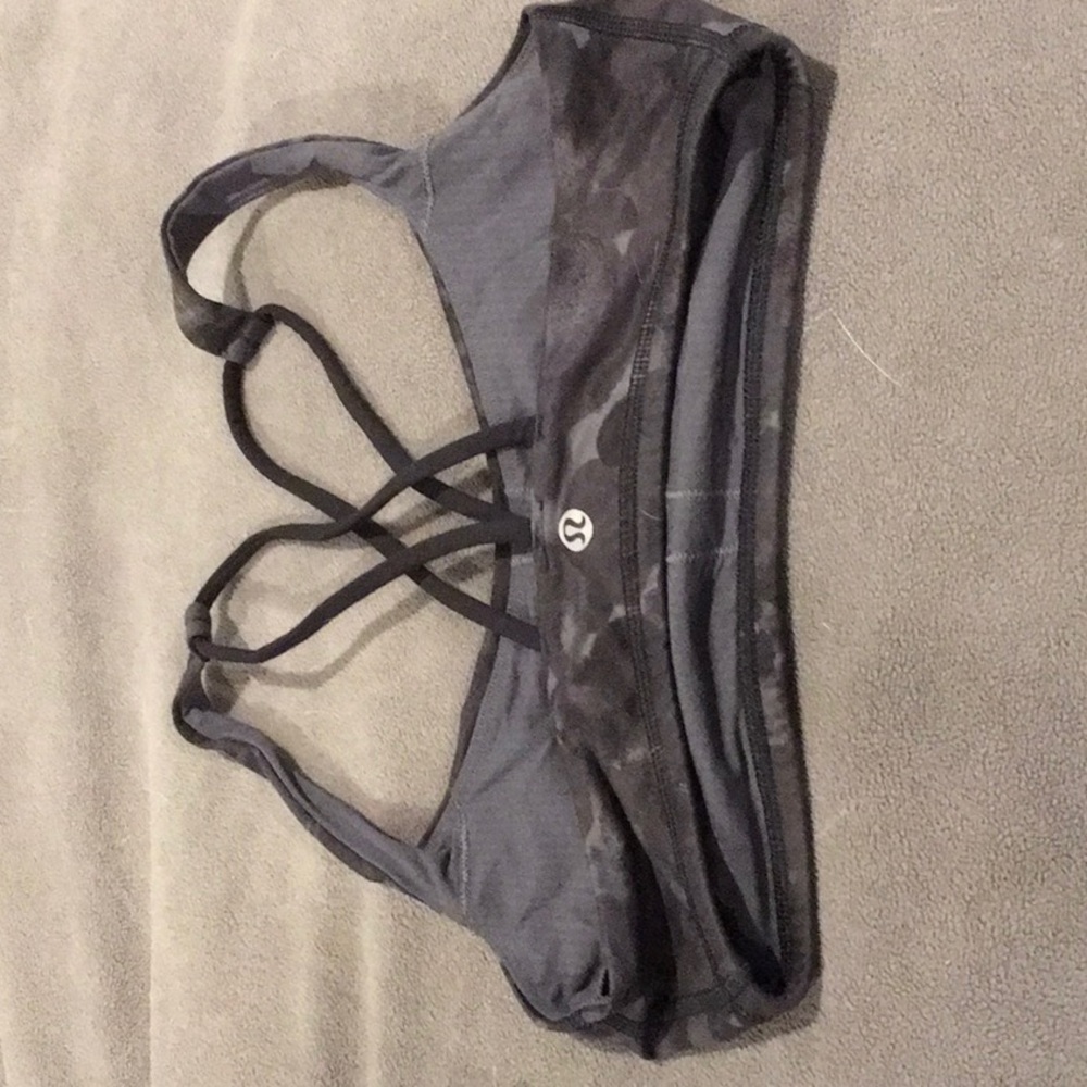 Lululemon free to be camo bra